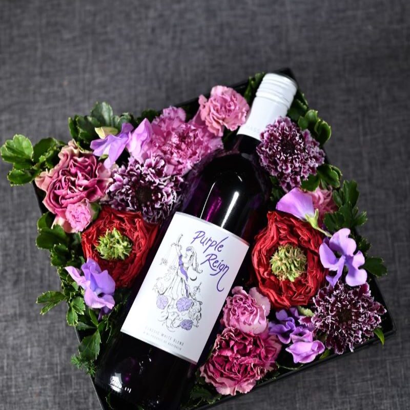 お花と紫ワインギフト 【ID:046C5289EDBAE】 – 季節の花 花心(Kashin)